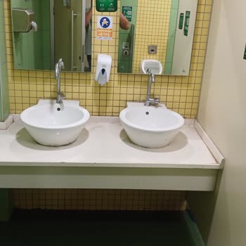 Hijyenden Yoksun BP Tuvaleti Ve İlgisiz Destek