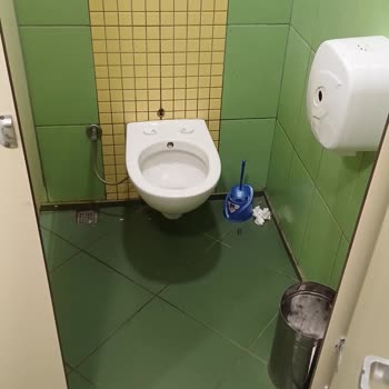 Hijyenden Yoksun BP Tuvaleti Ve İlgisiz Destek