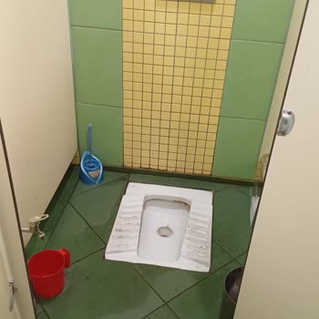 Hijyenden Yoksun BP Tuvaleti Ve İlgisiz Destek