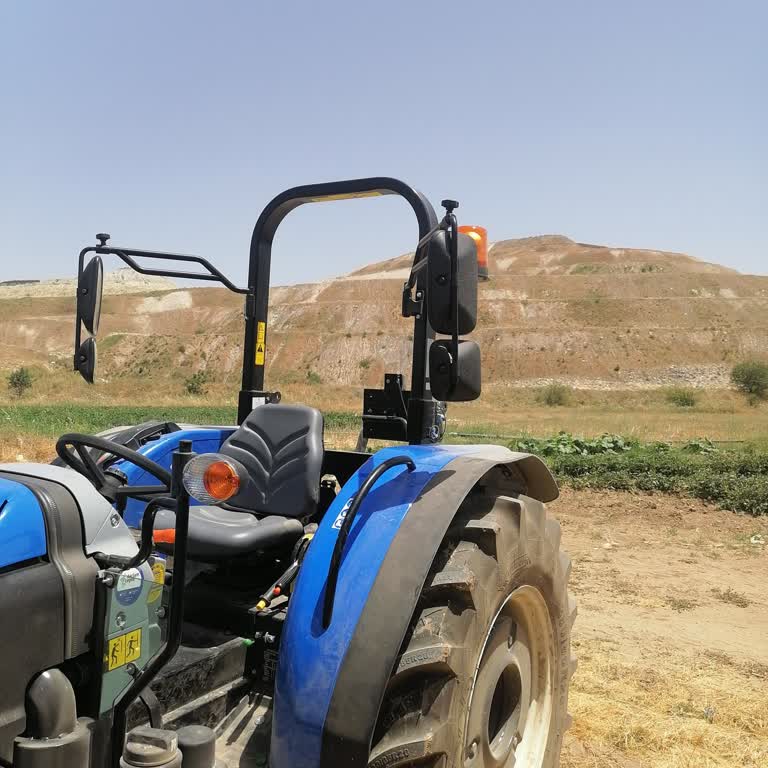 New Holland Gölgeliksiz Gelen Traktör