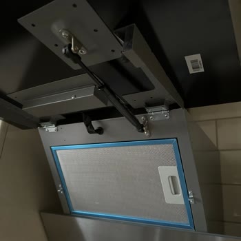 Bosch Einbauküchen-Set defekter Dämpfer an Glashaube - Serviceproblem ungelöst