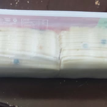 BİM Den Küflenmiş Tost Peyniri