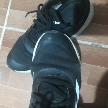 adidas FLO Mağazasının İlgisizliği