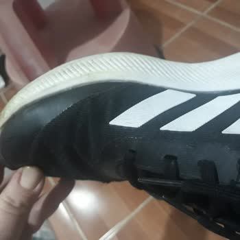 adidas FLO Mağazasının İlgisizliği