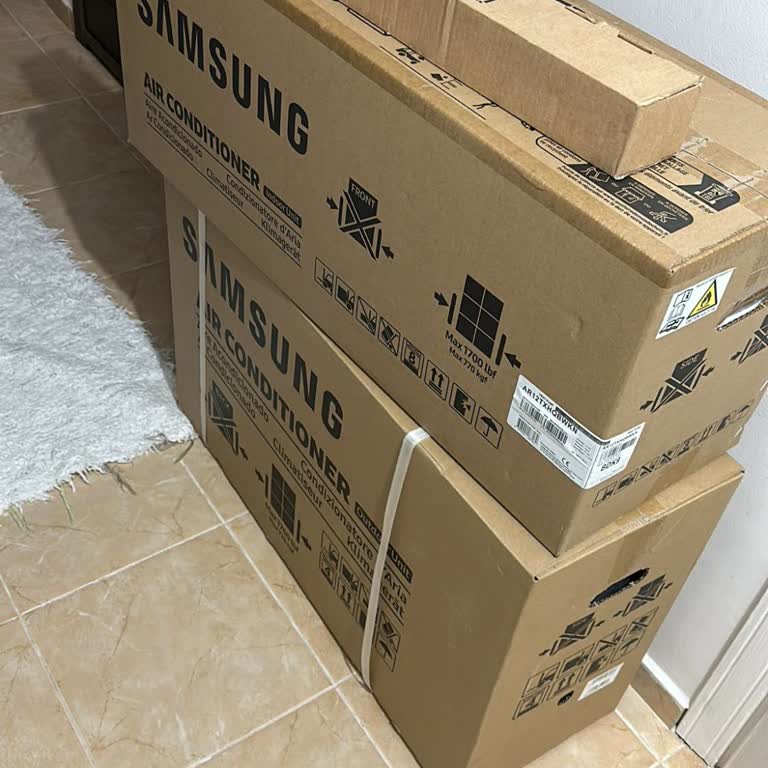 Samsung Klimamızla Baş Başa Kaldık O Bize Bakıyor Biz Ona
