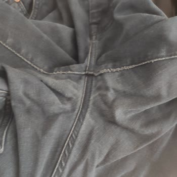 Mavi Pantolon Paçası Deforme Oldu