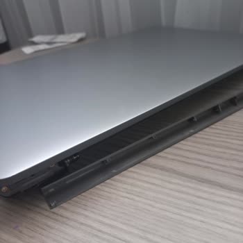 Lenovo Bilgisayar Lenovo Ideapad 1 Menteşe Kayması