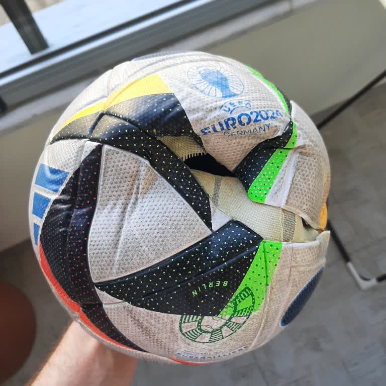 Adidas Euro 2024 Futbol Topu :(