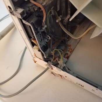 Profilo Çamaşır Makinesi İçindeki Hortum Çıkması Sonucu Yandı