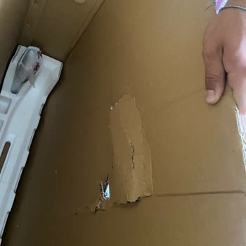 Horoz Lojistik Kargolara Zarar Verip Üzerini Bantla Kapatıyorlar