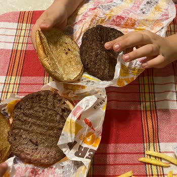 Burger King Pişmemiş Köfte Ve Konmamış Cheddar