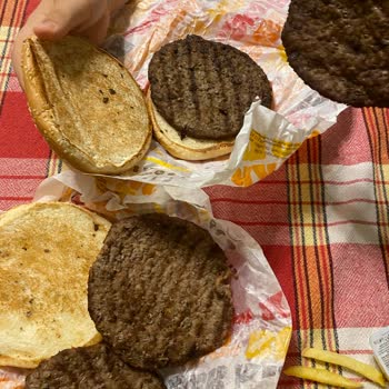 Burger King Pişmemiş Köfte Ve Konmamış Cheddar
