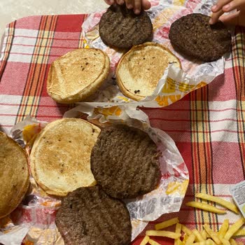 Burger King Pişmemiş Köfte Ve Konmamış Cheddar