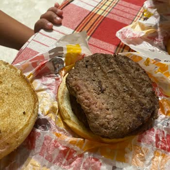 Burger King Pişmemiş Köfte Ve Konmamış Cheddar