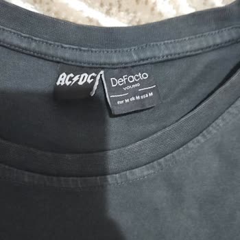 DeFacto'dan Alınan Etiketsiz Tshirt'ün Değişiminin Yapılması.