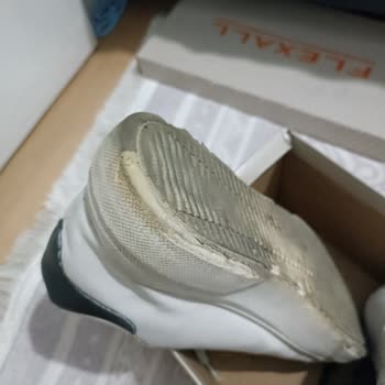 FLO Ayakkabı FLO'dan Aldığım İki Aylık Ayakkabı Tabanı Delik Deşik Oldu