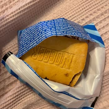 Algida Nogger Bisküvisi Bir Tarafta Yok Diğer Tarafta Ki Bisküvi De Bayat