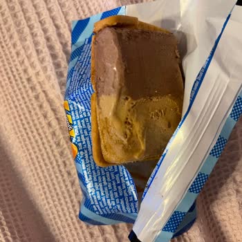 Algida Nogger Bisküvisi Bir Tarafta Yok Diğer Tarafta Ki Bisküvi De Bayat