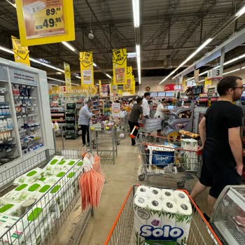 Migros Sürekli Kasalar Kapalı Ve Uzun Süre Beklenen Kuyruklar