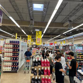 Migros Sürekli Kasalar Kapalı Ve Uzun Süre Beklenen Kuyruklar