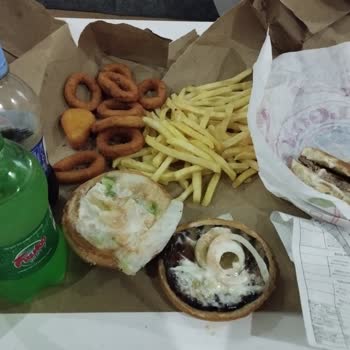 Saloon Burger Bayat Ve Yanlış Ürün Gönderiyor.