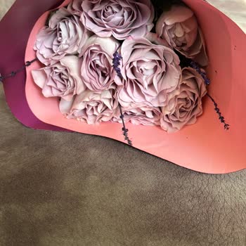 Lilyana Flowers Siparişimden Alakasız Ürün Gönderdi