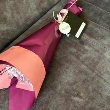 Lilyana Flowers Siparişimden Alakasız Ürün Gönderdi