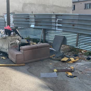 Karabağlar Belediyesi Temizlik Ve Çöp Konteyneri Sorunu