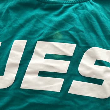 Guess Tişörtün Rengi Soldu