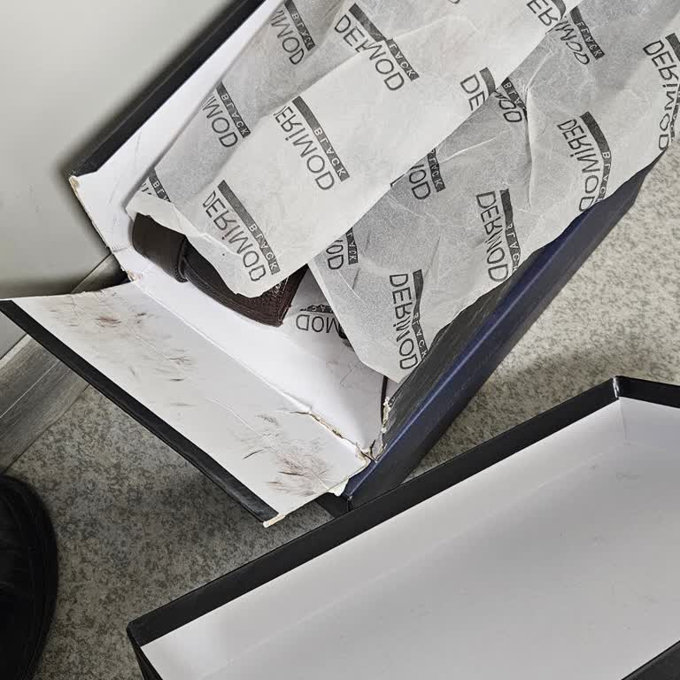 Derimod Online Sipariş Ayakkabı Kutuları Yırtık