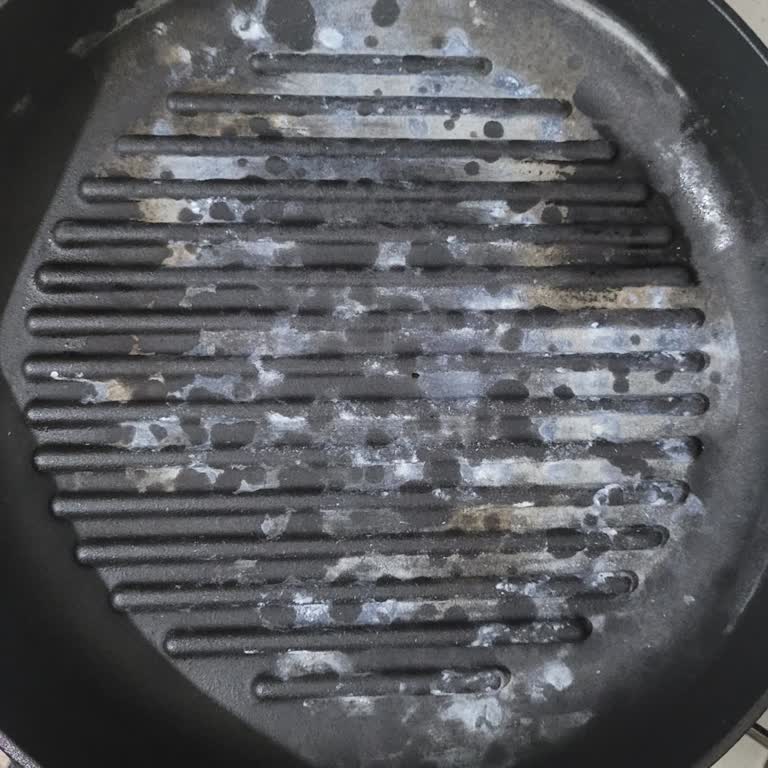 Lava Döküm Tavada Oluşan Beyaz Lekeler