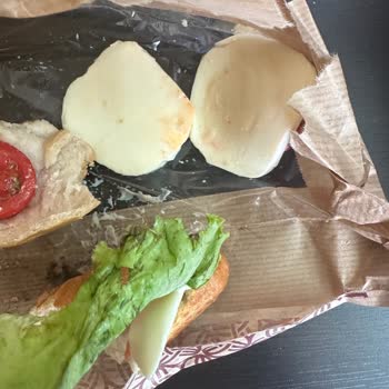 Kahve Dünyası Eksik Malzeme, Bozulmuş Ürün İle Hazırlanan Sandviç!