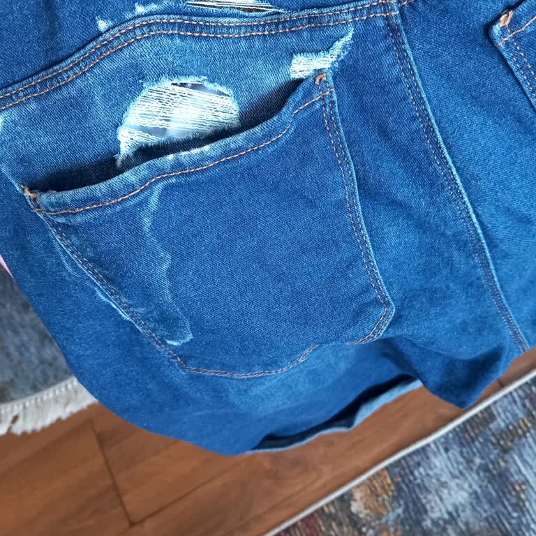 LCW Kot Yırtılmış Halde Makineden Çıktı