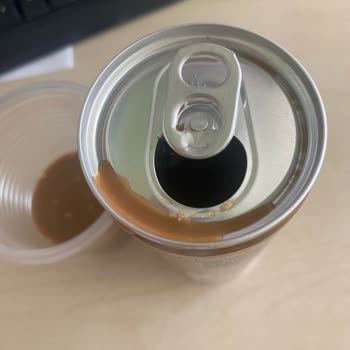 Obsesso Sütlü Kahvenin İçinde Beyaz Beyaz Tanecikler Var.