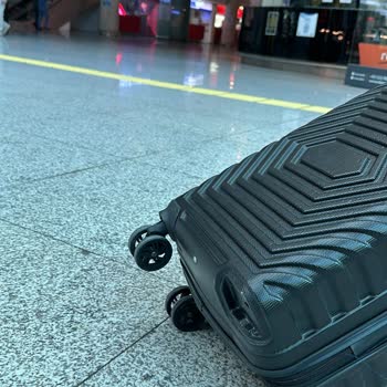 Ajet Pişmanlıktır Valizimi Kırdılar
