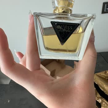 4A Kozmetik Kapağı Kırılmış İçine Dökülmüş Parfüm