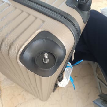 Esenboğa Havalimanı Valiz Ayağı Kırılmış