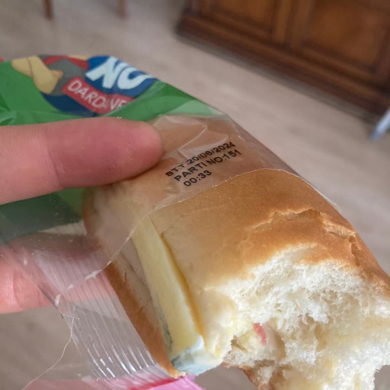 Şok Market Tarihi Geçmemesine Rağmen Küflü Sandviç Satıyor.