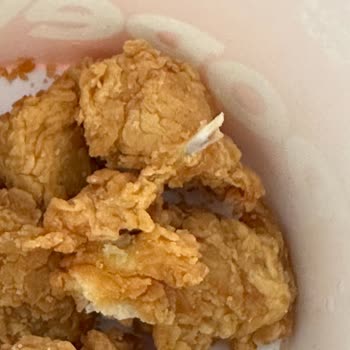Migros YEMEK'İN İlgisizliği Ve Popeyes'IN NUGGET'INDAN Çıkan Kemikler