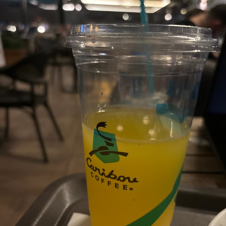 Caribou Coffee Yarım Bardak İçecek Satıyor