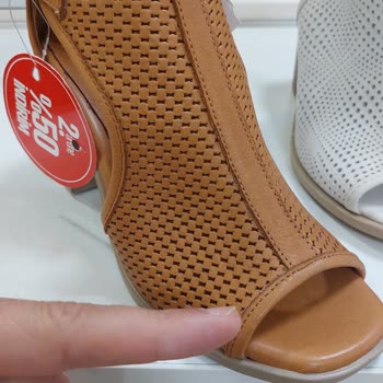 Deichmann'dan Ayakkabı Aldık; Eşimin Ayakları Kanadı, Paramparça Oldu.