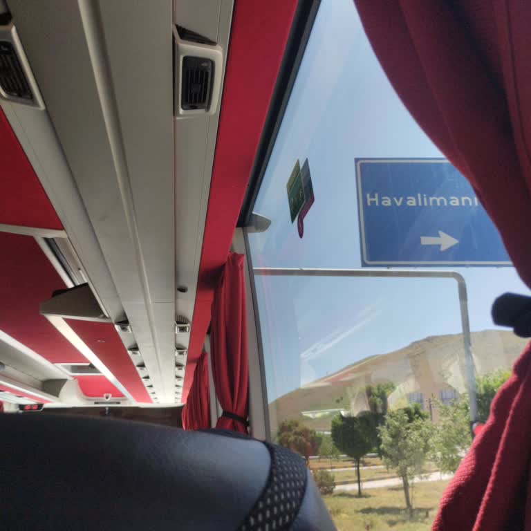 Yeşil Muş Ovası Şoförün Yolculara Bağırması Sefer Saatinden Tam Bir Saat Sonra Gelmesi