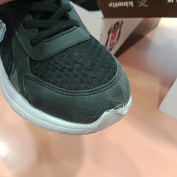 FLO Ayakkabı Kinetix Marka Ayakkabısının 1 Günde Ön Kısmının Aşınması