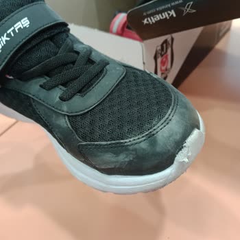 FLO Ayakkabı Kinetix Marka Ayakkabısının 1 Günde Ön Kısmının Aşınması