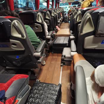 Kamil Koç Valizlerimiz Kucağımızda Seyahat Zorunda Kaldık