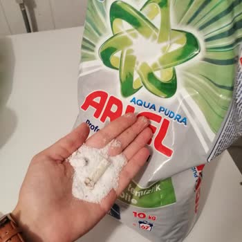 Ariel Toz Deterjan Da İzmarit Çıktı!