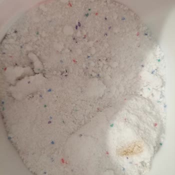 Ariel Toz Deterjan Da İzmarit Çıktı!