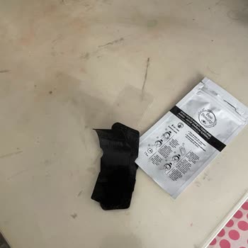 Bee Beauty Bee Beaut Siyah Nokta Bandı Jelatininden Çıkmış Ve Yapışkanlığı Gitmiş