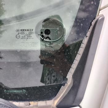 Renault Clio 4 Ön Camı Tutan Parça Kalitesizliği