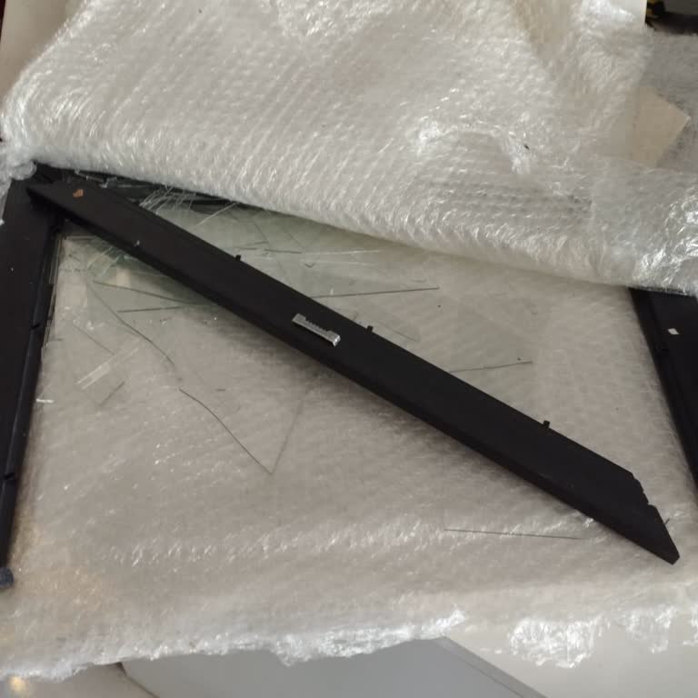 Yurtiçi Kargo Gönderimi Paramparça Teslim Etti